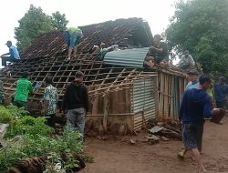 Babinsa Koramil 0810/05 Sawahan Perkuat Kemanunggalan TNI-Rakyat Melalui Kerja Bakti Bersama Warga Desa Sawahan