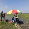Babinsa Desa Rejoso Dampingi PPL dan Kelompok Tani Lakukan Pencarian Sumber Mata Air dengan Metode Geolistrik Bantuan IRPOM