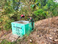Babinsa Koramil 0810/18 Ngetos Cek Sarana Pamsimas, Pastikan Pasokan Air Bersih Tetap Lancar Saat Musim Kemarau