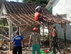 Demi Rumah Layak Huni, Babinsa dan Warga Kompak Kerja Bakti Renovasi RTLH