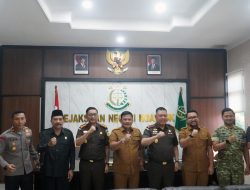 Dandim 0810/Nganjuk Bersama Forkopimda Sambut Kunjungan Kajati Jawa Timur di Kejaksaan Negeri Nganjuk