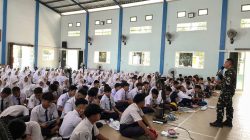 Tanamkan Jiwa Nasionalisme Sejak Dini,  Koramil   Berbek Berikan Materi Wawasan Kebangsaan kepada Peserta MPLS SMAN 1 Berbek