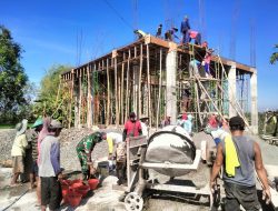 Babinsa Koramil  Wilangan Bersama Warga Gotong Royong Percepat Pembangunan Masjid di Desa Sekarputih