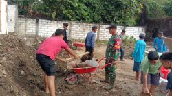 Tunjukkan Semangat gotong royong, Babinsa Dan Warga Bersihkan Lingkungan Desa