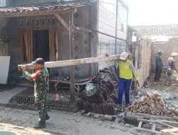 Koramil Rejoso Gotong Royong Bedah Rumah Warga, Wujud Nyata Kepedulian TNI kepada Rakyat