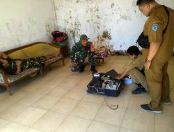 Babinsa Bersinergi dengan Dispendukcapil Jemput Bola Perekaman Adminduk bagi ODGJ di Ngetos