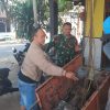 Bahu Membahu Bersama Masyarakat, Babinsa Desa Kedungsuko Wujudkan Semangat Gotong Royong