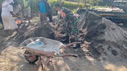 BABINSA GOTONG ROYONG BERSAMA WARGA LAKSANAKAN PENGECORAN JALAN DEMI MENINGKATKAN AKSES TRANSPORTASI