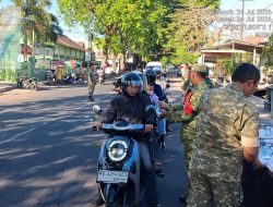 Sentuhan Kepedulian TNI, Koramil 0810/06 Kertosono Berbagi Berkah untuk Tukang Becak dan Warga
