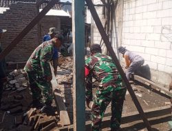 TNI GOTONG ROYONG BANTU WARGA, PERKUAT KEMANUNGGALAN TNI DENGAN RAKYAT