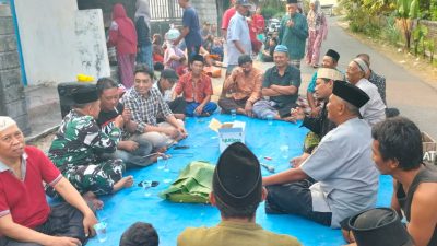 Babinsa Koramil 0810/16 Sukomoro Gotong Royong Rehab RTLH, Wujud Nyata Kepedulian TNI kepada Warga
