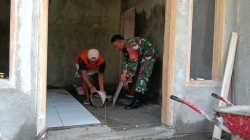 Babinsa Koramil 0810/02 Bagor Bantu Renovasi Rumah Warga, Wujud Nyata Kepedulian TNI di Tengah Masyarakat