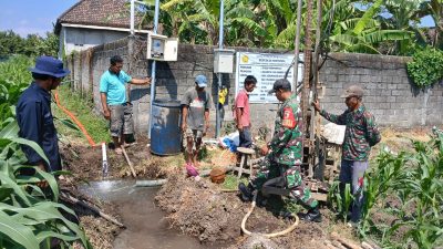 Babinsa Bersama BPP, PPL, Poktan dan Warga Desa Bandung Laksanakan Tasyakuran Pembangunan Irigasi Perpompaan Bantuan Kementerian Pertanian