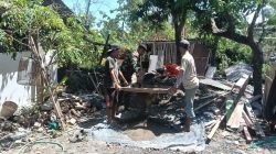 Babinsa Koramil 0810/01 Nganjuk Bantu Pembangunan Rumah Tidak Layak Huni di Kelurahan Begadung