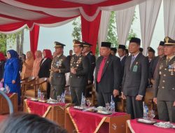Penuh Hikmat : Dandim 0810 Nganjuk Ikuti Upacara Penurunan Bendera HUT ke-81 RI
