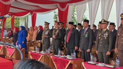 Penuh Hikmat : Dandim 0810 Nganjuk Ikuti Upacara Penurunan Bendera HUT ke-81 RI