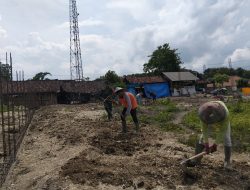 Peduli Pembangunan Desa, Babinsa Serka Juhardi Bersama Warga Bangun Semangat Gotong Royong