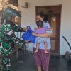 PEDULI WARGA BINAAN, BABINSA TURUN LANGSUNG SALURKAN BANTUAN SEMBAKO KEPADA MASYARAKAT