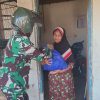 *200 Paket Sembako Babinsa Kodim 0810/Nganjuk Dibagikan Door to Door kepada Warga Kurang Mampu di 9 Kecamatan*