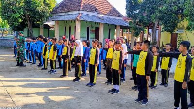 Babinsa Latih PBB Siswa SDN Lambangkuning Menjelang HUT RI ke-81