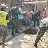 GOTONG ROYONG TNI DAN WARGA, BERSAMA GALI SUMUR UNTUK DUKUNG KETERSEDIAAN AIR BERSIH