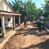 BABINSA KORAMIL  NGETOS BERSAMA WARGA BERSIHKAN BAHU JALAN, SIAPKAN LOKASI UNTUK PENGECORAN
