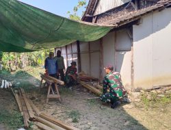 TNI BERSAMA WARGA GOTONG ROYONG BANGUN RTLH DI DESA JATIKALEN