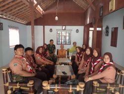 Hargai Dan Hormati Pejuang, Babinsa mendampingi Siswa SMA Berbek Sawahan menggali jasa pejuang Veteran RI