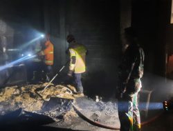KONSLETING LISTRIK PICU KEBAKARAN GUDANG PENGGILINGAN PADI DI PRAMBON, DAMKAR BERHASIL JINAKKAN API