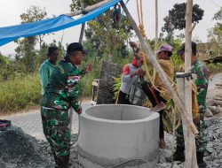 Babinsa Desa Tempuran Bantu Warga Pembuatan Sumur Gali, Wujud Kepedulian TNI kepada Masyarakat