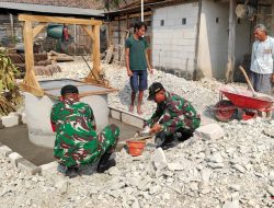 Perkuat Kepedulian Terhadap Masyarakat, Danramil Bersama Anggota Laksanakan Pengecoran Lantai Sumur Air Bersih di Desa Tempuran