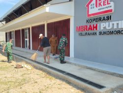 Babinsa Sertu Puguh Bersama Masyarakat Laksanakan Pembersihan KDKMP di Kelurahan Sukomoro