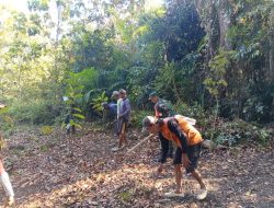 TAK SEKADAR MEMBERSIHKAN PUNDEN, BABINSA DAN WARGA BAJANG RAWAT WARISAN LELUHUR, PERKUAT GOTONG ROYONG DAN KEMANUNGGALAN TNI DENGAN RAKYAT