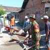 # *Ringankan Beban Warga, Babinsa Koramil 0810/02 Bagor Gelar Karya Bakti Perbaikan Jalan di Bagor Kulon*