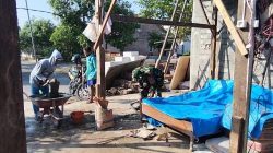DARI TANGAN TNI DAN WARGA, HARAPAN KEMBALI TEGAK: BABINSA NGUMPUL GOTONG ROYONG BEDAH RUMAH WARGA