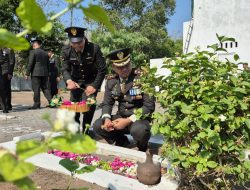 Sambut HUT ke-81 TNI, Kodim 0810/Nganjuk Gelar Ziarah dan Tabur Bunga di TMP Yudha Pralaya