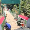 Percepat Jembatan Perintis Garuda, Babinsa Sawahan dan Warga Tuntaskan Finishing Pengecatan