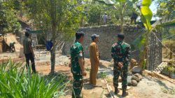 MENYUSURI JALAN PENGHUBUNG HARAPAN, DANDIM 0810/NGANJUK TINJAU LANGSUNG PEMBANGUNAN JEMBATAN PERINTIS GARUDA DI SAWAHAN