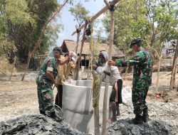 MENEMBUS TANAH DEMI SETETES KEHIDUPAN, TNI DAN WARGA TAK GENTAR GALI SUMUR HINGGA 12 METER DI TEMPURAN