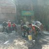 Semangat Gotong Royong, TNI Bersama Warga Kebut Pengecoran Jembatan Merah Putih di Sumberwindu