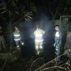 Babinsa Koramil 0810/15 Rejoso Sigap Bantu Damkar Padamkan Kebakaran Tumpukan Kayu Milik Warga Binaan