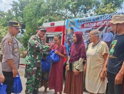 TAK HANYA AIR BERSIH, TNI BAWA SENYUM DAN HARAPAN: KODIM 0810/NGANJUK SALURKAN SEMBAKO UNTUK WARGA LENGKONG LOR