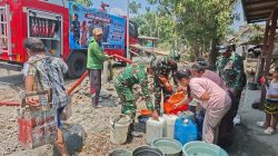 Kodim 0810/Nganjuk Dan Yonif TP 933/Macan Wilis Salurkan Air Bersih bagi Warga Terdampak Kemarau di Ngluyu