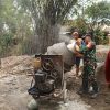 Gotong Royong Cor Abutmen Jembatan Garuda, Koramil 0810/15 Rejoso dan Warga Klagen Bersatu Bangun Infrastruktur Desa