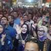 PESTA RAKYAT HUT KE-81 TNI DI ALUN-ALUN NGANJUK DITUTUP MERIAH, CHARLIE VAN HOUTEN HIBUR RIBUAN WARGA