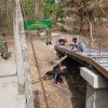 Babinsa Koramil 0810/15 Rejoso Bersama Warga Gotong Royong Pasang Begesting Jembatan Garuda di Desa Talun