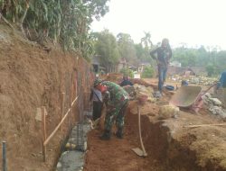 Dukung Masa Depan Generasi Bangsa, Babinsa Ngetos Pantau Rehabilitasi SMK PGRI Ngetos