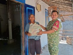 Wujud Kepedulian terhadap Warga, Babinsa Paron Bagikan Bantuan Sosial di Dusun Kandangrejo