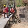 Anggota Koramil 0810/15 Rejoso Bersama Warga Desa Talun Gotong Royong Pengecoran Pondasi Jembatan Garuda