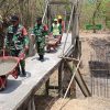 Gotong Royong TNI dan Warga Tak Kenal Lelah, Pengecoran Pondasi Jembatan Garuda di Desa Talun Terus Dikebut
